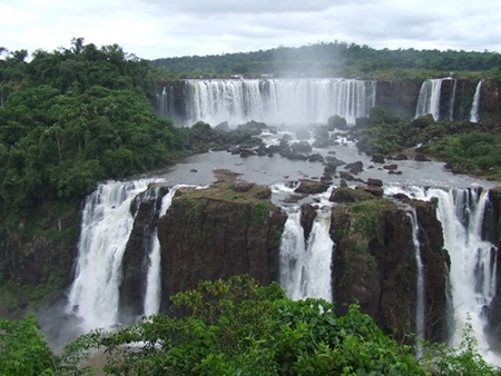 Thác Bản Giốc lọt Top 10 thác nước hùng vỹ nhất thế giới